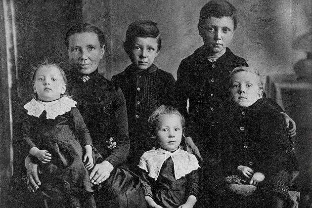 Warther family photo taken in 1890